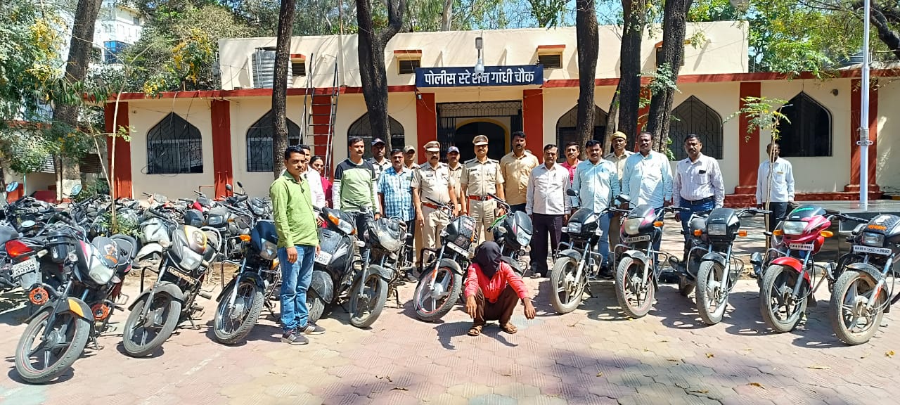 संशय आला म्हणून पोलिसांनी हटकले; तोच निघाला १२ मोटारसायकलीचा चोर