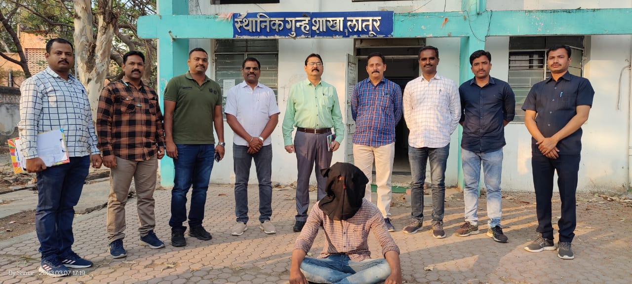 मारहाण करून मोबाईल पळविणाऱ्या जबरीचोरीच्या आरोपीला मुद्देमालासह अटक.