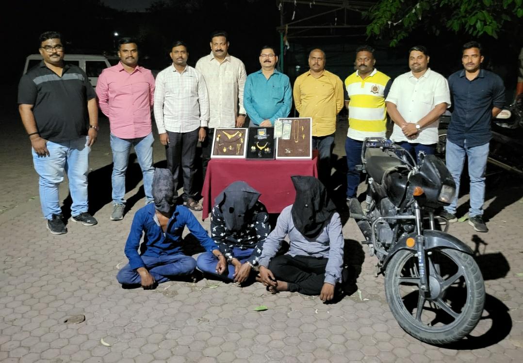 घरफोड्या करणाऱ्या सराईत गुन्हेगारांना बीड, अहमदनगर मधून उचलले.
