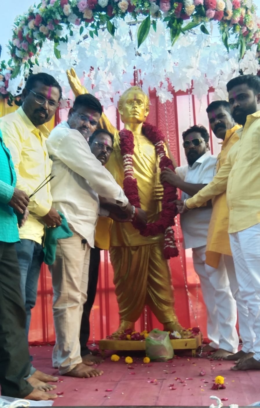 उमरग्यात लोकशाहीर अण्णाभाऊ साठे जयंतीनिमित्त मिरवणूक