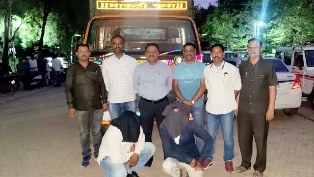 लातूर स्थानिक गुन्हे शाखेची धडक कारवाई टॅम्पोसह दोघे अटकेत.