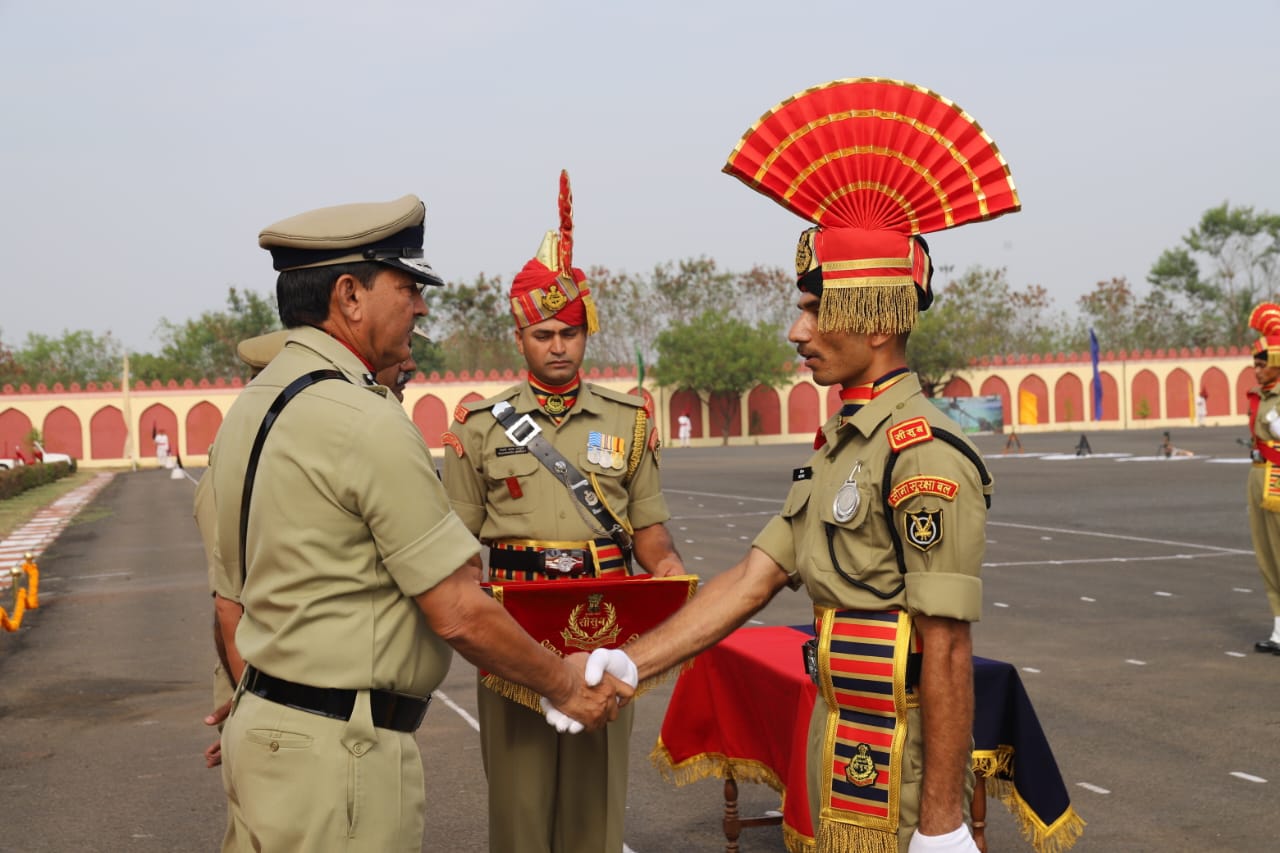 चाकुर येथील सीमा सुरक्षा दलाच्या 350 प्रशिक्षित जवानांची तुकडी देश सेवेसाठी सज्ज.