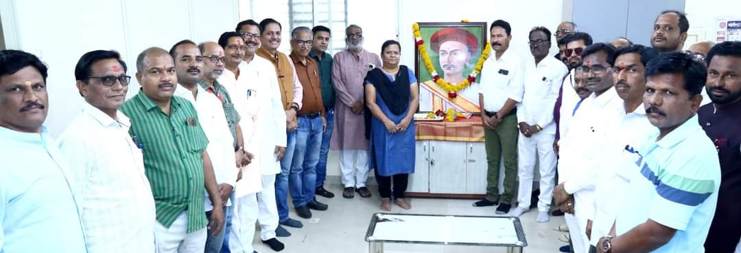 दर्पण दिनानिमित्त बाळशास्त्री जांभेकर यांच्या स्मृतीला अभिवादन करत पञकार दिन साजरा