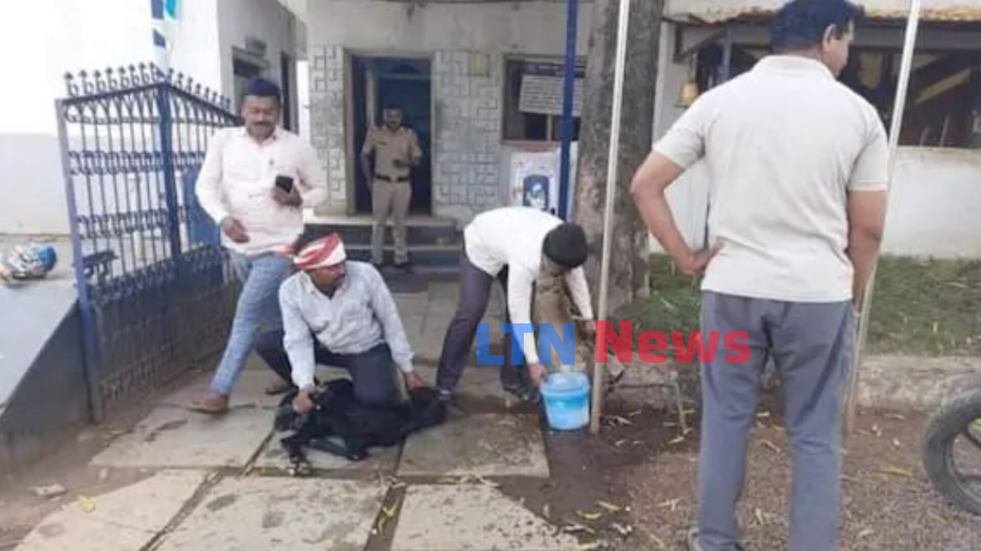 उदगिर ग्रामीण पोलीस ठाण्याच्या शांतीसाठी दिला पोलीसांनीच बोकडाचा बळी;