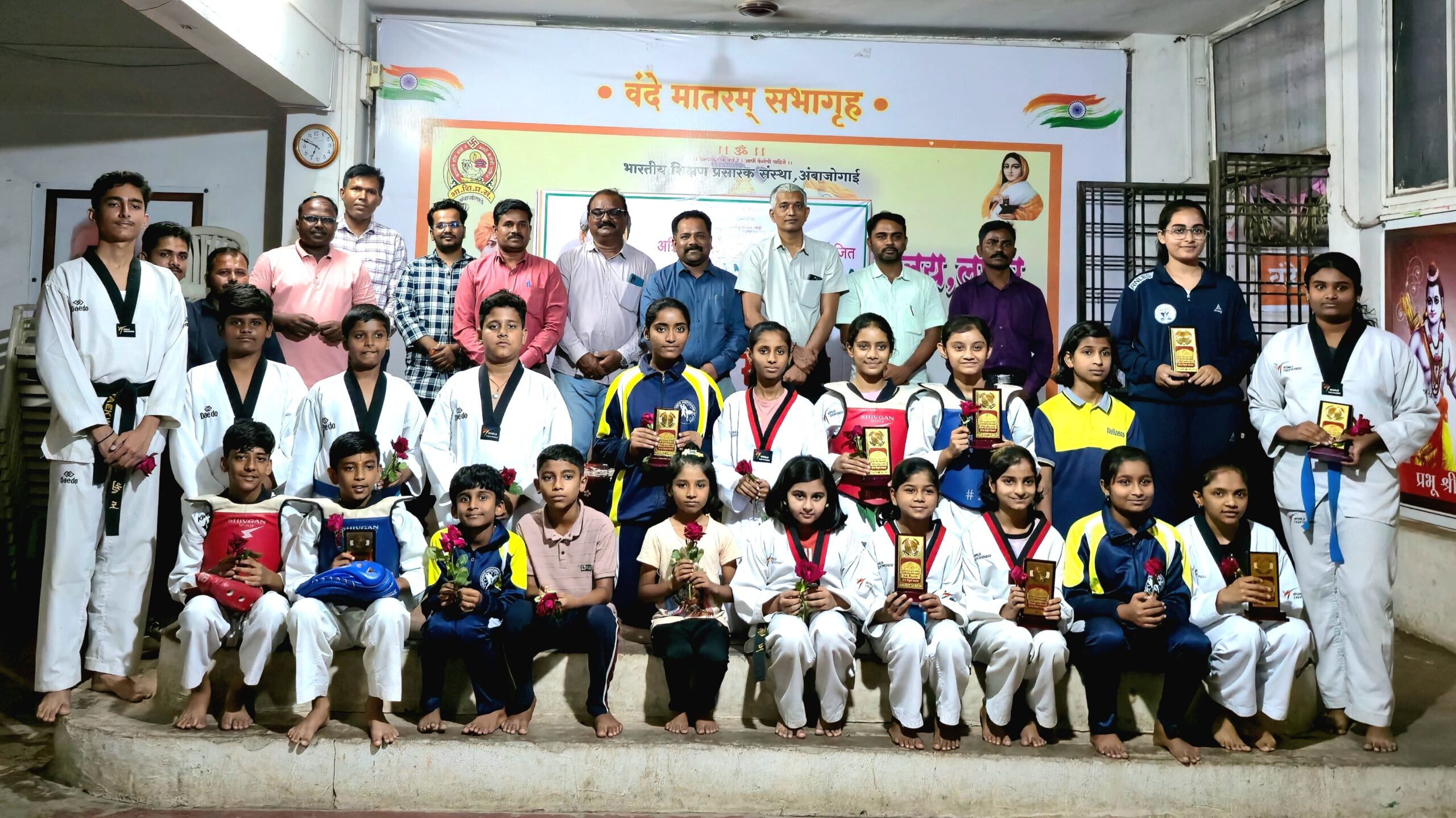 लातूर: शैलेशजी लाहोटी यांच्या वाढदिवसानिमित्त तायक्वांदो खेळाडूंचा गौरव; ‘अञिवरद प्रतिष्ठान’चा स्तुत्य उपक्रम