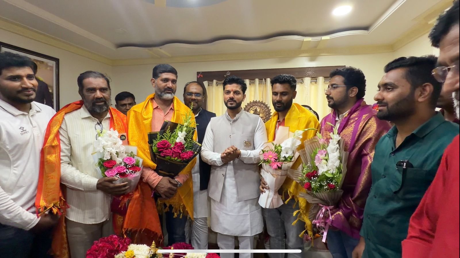 खोरी गल्लीतील दुर्घटनेत तिघांचे प्राण वाचविणाऱ्या धाडसी तरुणांचा भाजपा शहर जिल्हाध्यक्ष अजित पाटील कव्हेकरांकडून सत्कार